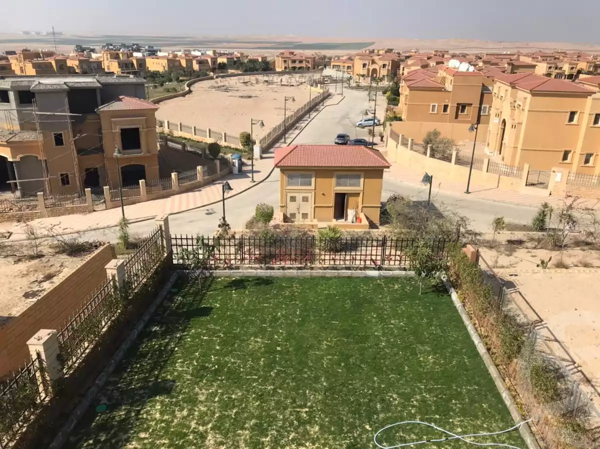 https://aqarmap.com.eg/en/listing/6237676-for-sale-cairo-el-sheikh-zayed-city-compounds-royal-meadows