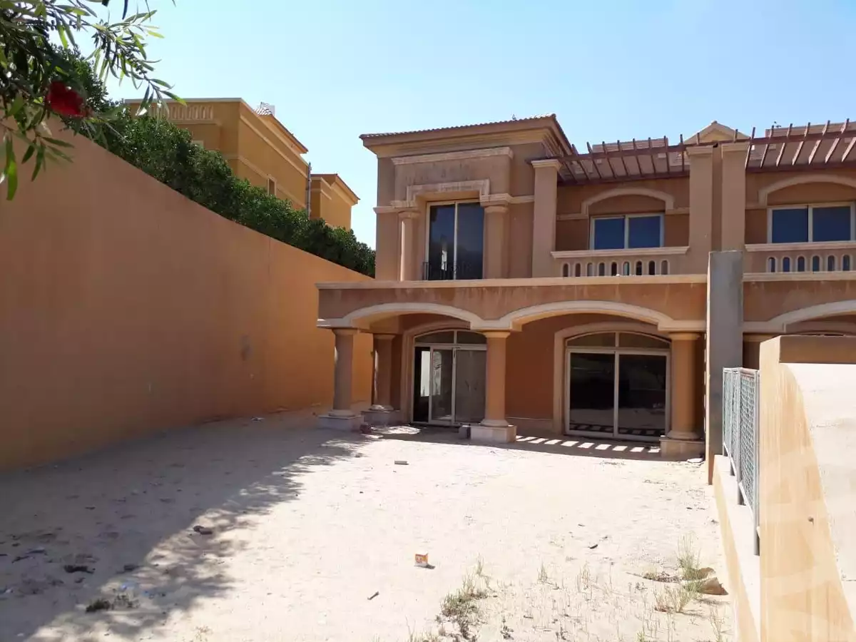 https://aqarmap.com.eg/en/listing/6237712-for-sale-cairo-el-sheikh-zayed-city-compounds-royal-meadows