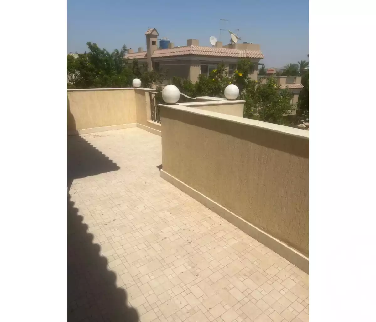 https://aqarmap.com.eg/en/listing/6241133-for-sale-cairo-el-sheikh-zayed-city-compounds-zayed-2000