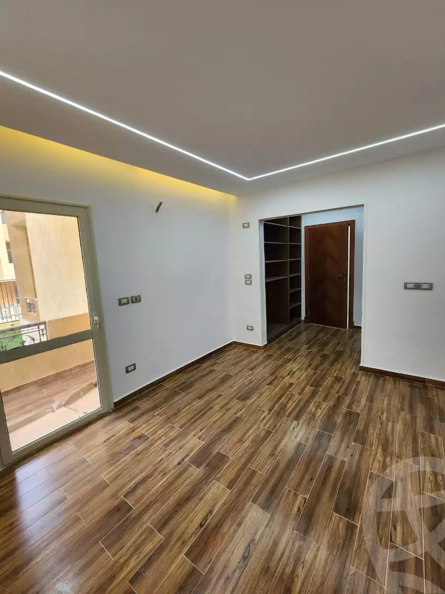 https://aqarmap.com.eg/ar/listing/6271545-for-sale-cairo-el-sheikh-zayed-city-compounds-el-khamayel