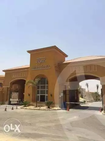 https://aqarmap.com.eg/en/listing/6295254-for-sale-cairo-el-sheikh-zayed-city-compounds-royal-meadows