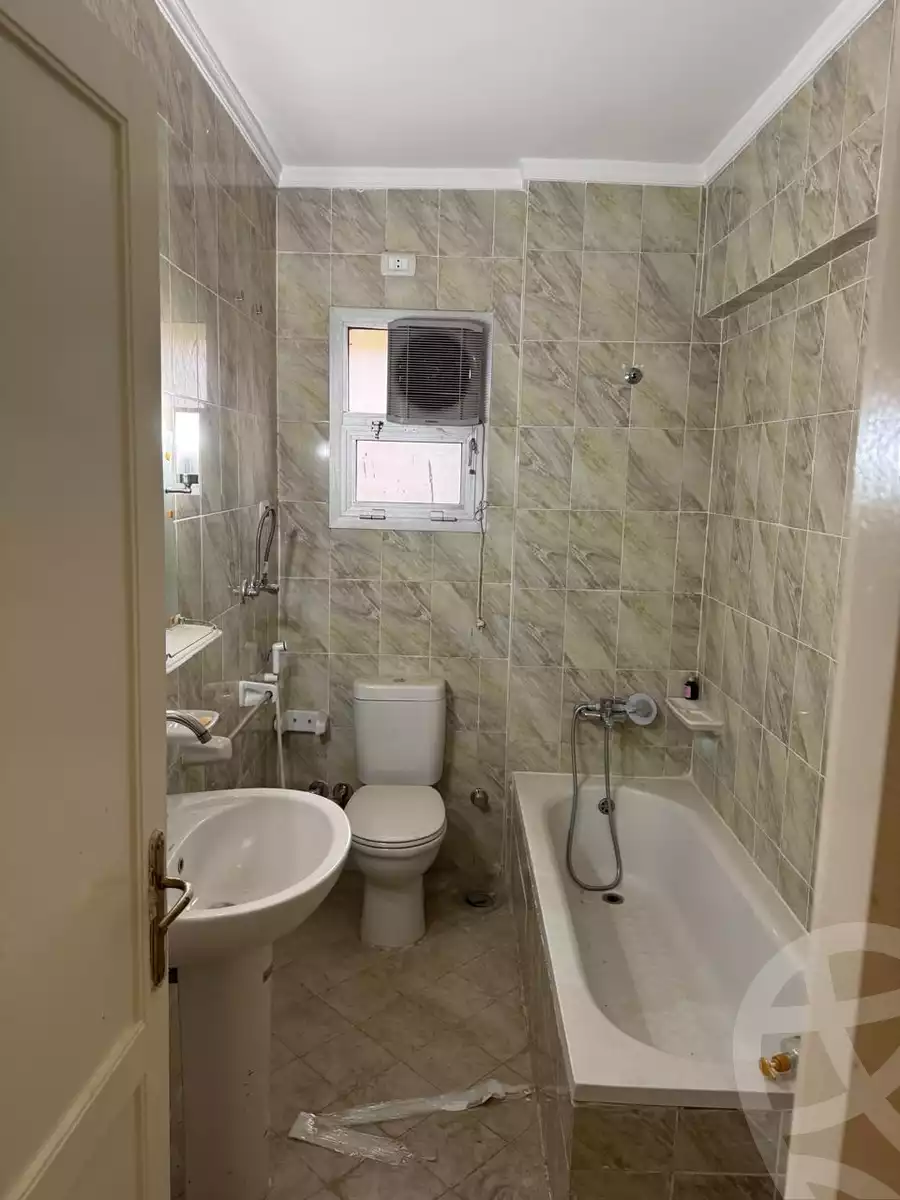 https://aqarmap.com.eg/en/listing/6302535-for-sale-cairo-new-cairo-lrhb-city-phase-1-taha-hussein-st