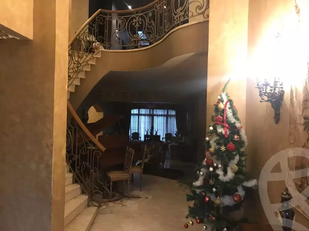 https://aqarmap.com.eg/ar/listing/6303176-for-sale-cairo-6th-of-october-compounds-royal-hills