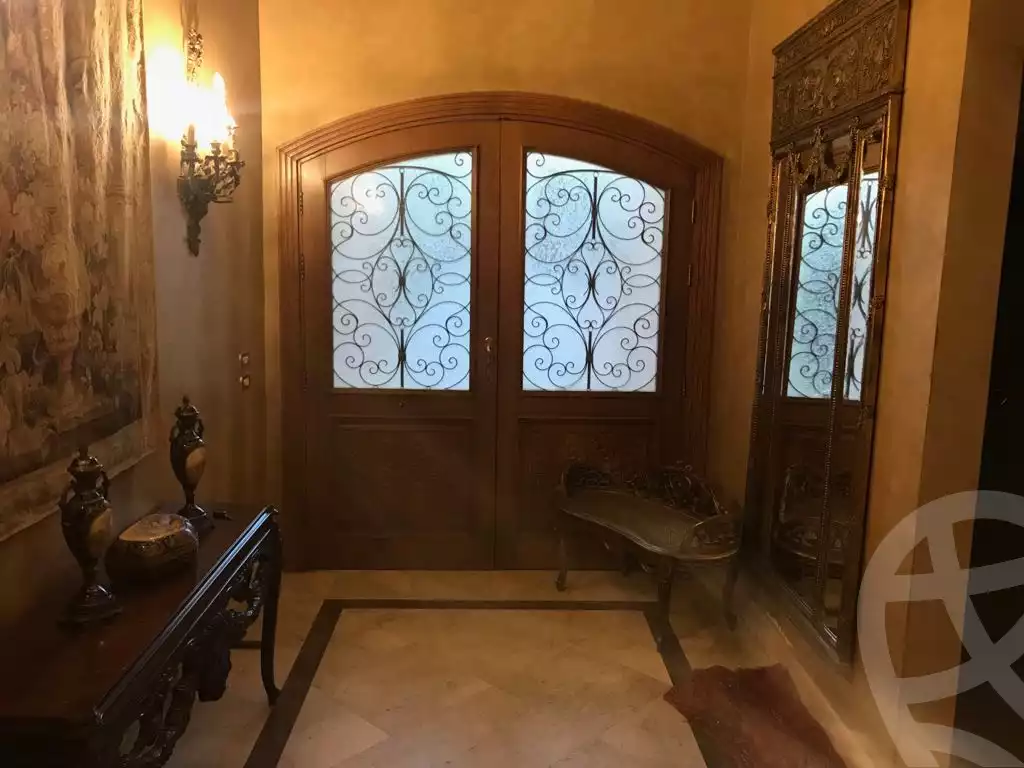 https://aqarmap.com.eg/ar/listing/6303176-for-sale-cairo-6th-of-october-compounds-royal-hills