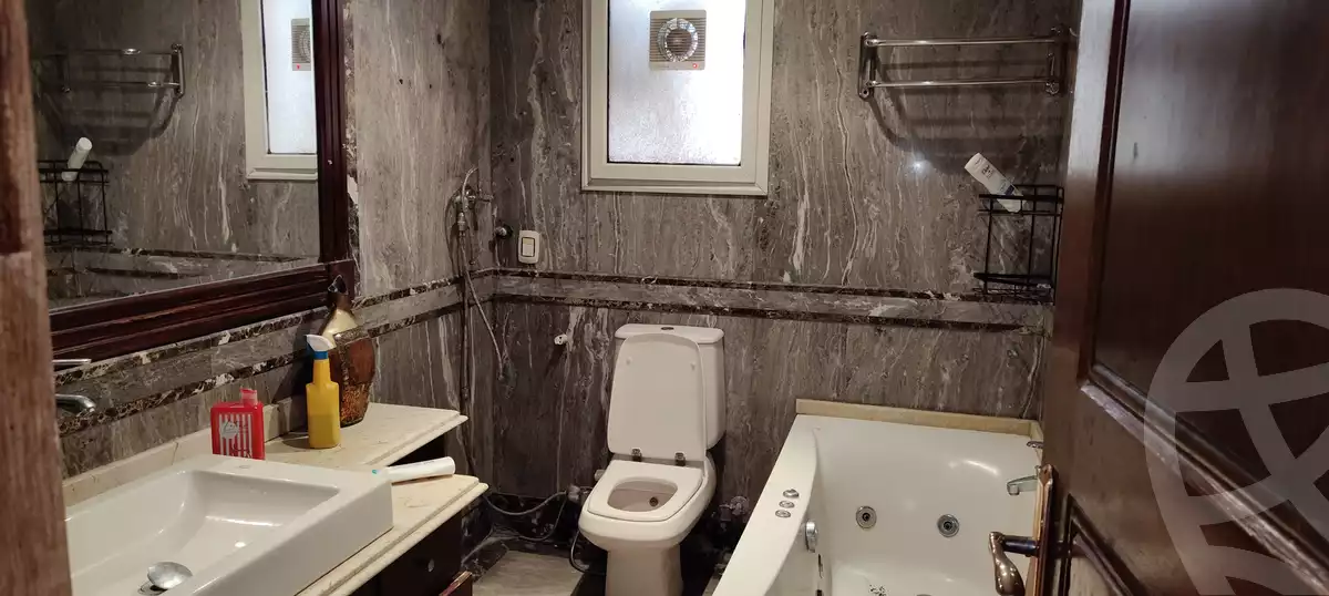 https://aqarmap.com.eg/en/listing/6310219-for-sale-cairo-el-sheikh-zayed-city-compounds-greens