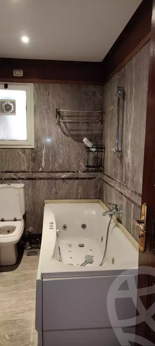 https://aqarmap.com.eg/en/listing/6312781-for-sale-cairo-el-sheikh-zayed-city-compounds-greens