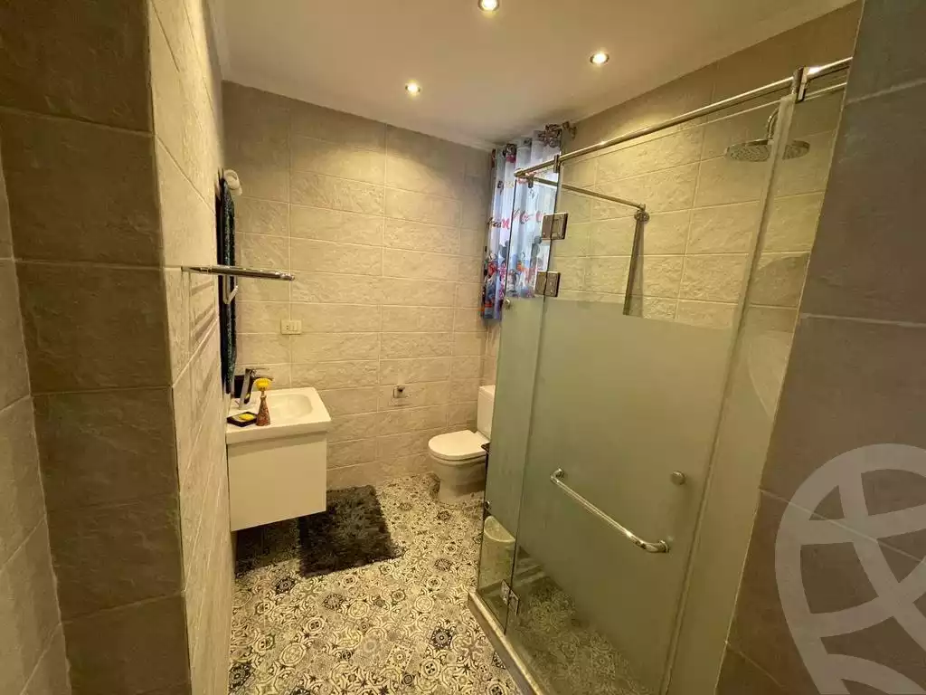 https://aqarmap.com.eg/en/listing/6314122-for-sale-cairo-el-sheikh-zayed-city-compounds-kmbwnd-wyst-twn-swdyk