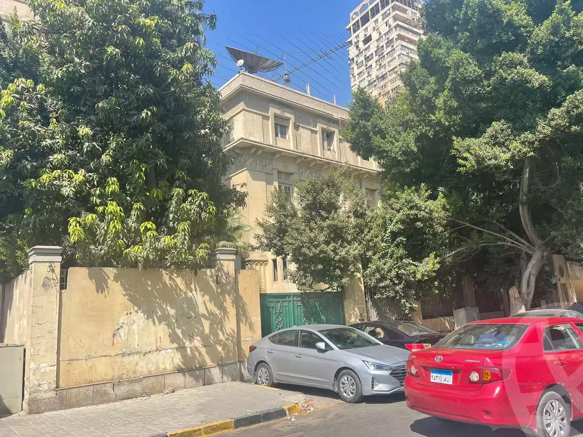 https://aqarmap.com.eg/en/listing/6320437-for-sale-cairo-ljyz-shareaa-morad  charel degol