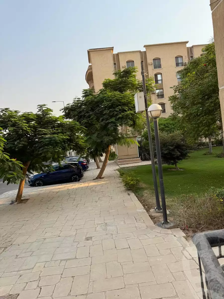 https://aqarmap.com.eg/ar/listing/6330504-for-sale-cairo-new-cairo-lrhb-city-phase-8
