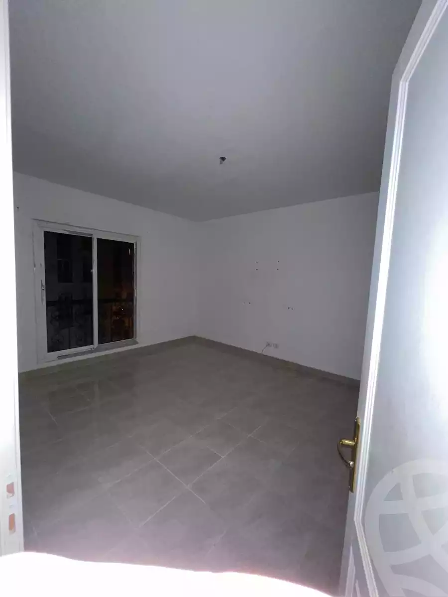 https://aqarmap.com.eg/en/listing/6338746-for-sale-cairo-new-cairo-lrhb-city-phase-4-mohammed-farid-st