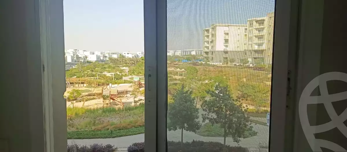 https://aqarmap.com.eg/ar/listing/6259840-for-rent-cairo-new-cairo-compounds-hyde-park-centre-ville-hyde-park