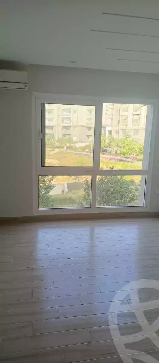 https://aqarmap.com.eg/ar/listing/6259840-for-rent-cairo-new-cairo-compounds-hyde-park-centre-ville-hyde-park