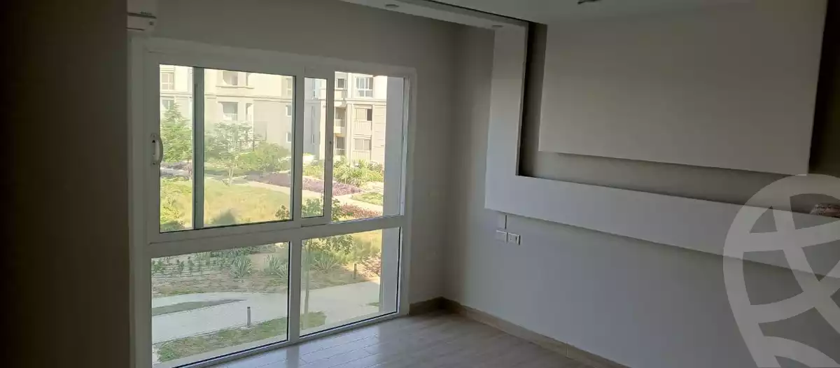 https://aqarmap.com.eg/ar/listing/6259840-for-rent-cairo-new-cairo-compounds-hyde-park-centre-ville-hyde-park