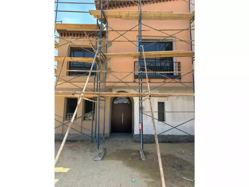 https://aqarmap.com.eg/ar/listing/6380051-for-sale-cairo-el-sheikh-zayed-city-compounds-kmbwnd-fyldj-wyst-dr-llttwyr