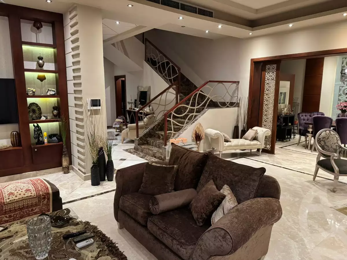 https://aqarmap.com.eg/ar/listing/6394878-for-sale-cairo-el-sheikh-zayed-city-compounds-kmbwnd-ljry-swdyk