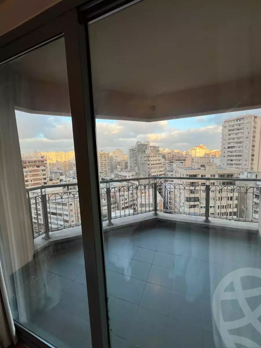 https://aqarmap.com.eg/ar/listing/6400229-for-sale-alexandria-sn-styfnw-san-stefano-grand-plaza