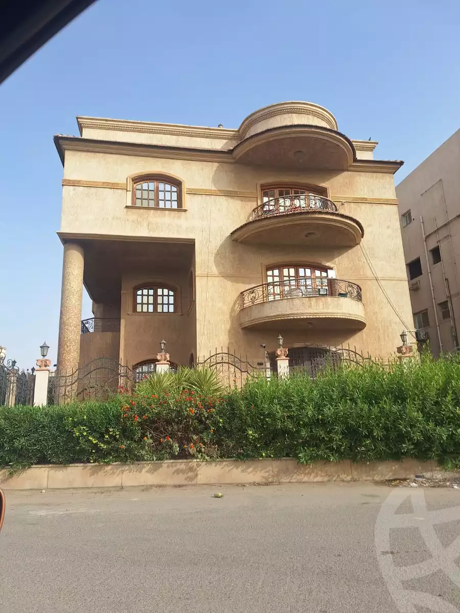 https://aqarmap.com.eg/en/listing/6457701-for-sale-cairo-new-cairo-el-ahyaa-first-neighborhood-street-1