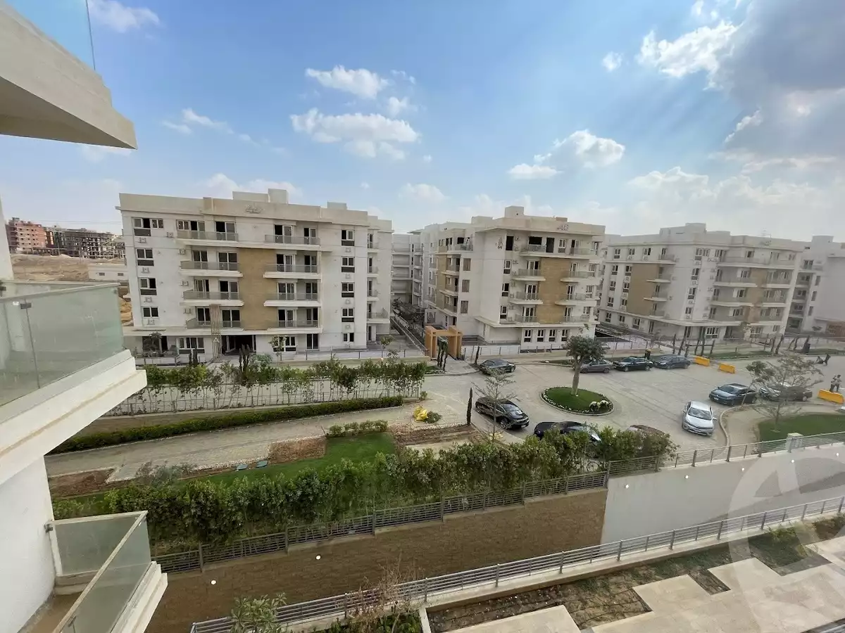 https://aqarmap.com.eg/en/listing/6474018-for-sale-cairo-6th-of-october-compounds-garden-lakes-compound-hyde-park-waterside