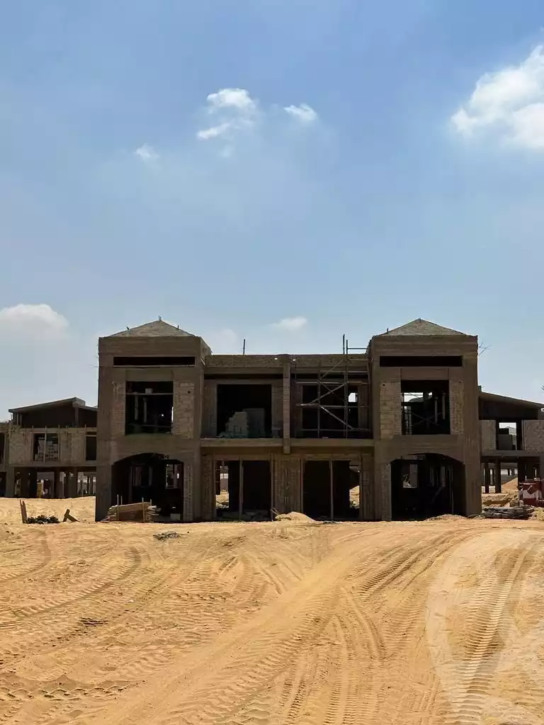 https://aqarmap.com.eg/ar/listing/6500948-for-sale-cairo-el-sheikh-zayed-city-compounds-kmbwnd-fyldj-wyst-dr-llttwyr