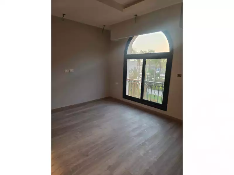 https://aqarmap.com.eg/en/listing/6517815-for-sale-cairo-el-sheikh-zayed-city-compounds-kmbwnd-fyldj-wyst-dr-llttwyr