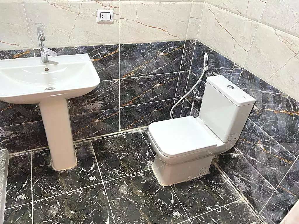 https://aqarmap.com.eg/en/listing/6525778-for-sale-cairo-el-sheikh-zayed-city-el-hay-elsabeaa-lbstn