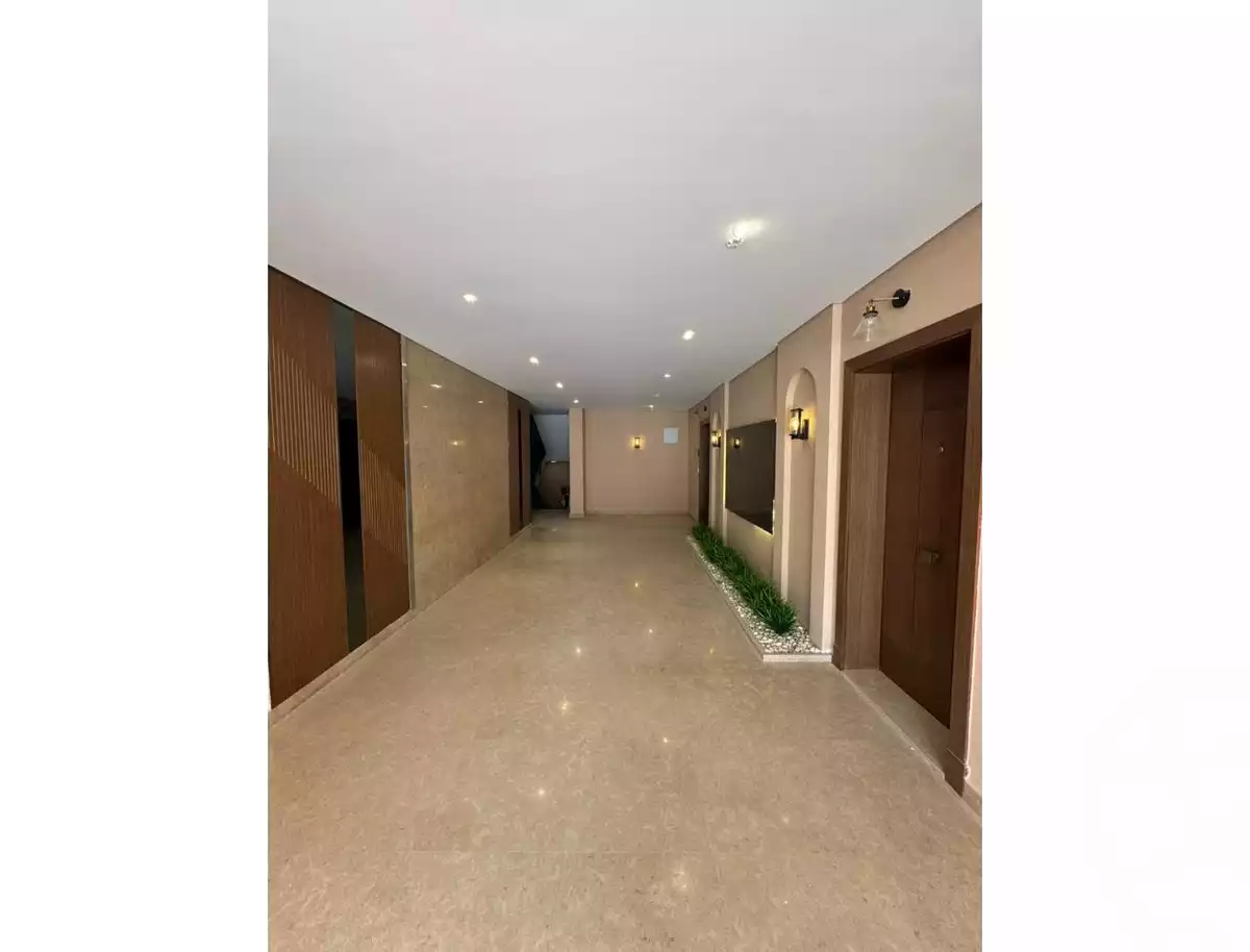 https://aqarmap.com.eg/ar/listing/6359774-for-sale-cairo-el-sheikh-zayed-city-compounds-kmbwnd-fyldj-wyst-dr-llttwyr