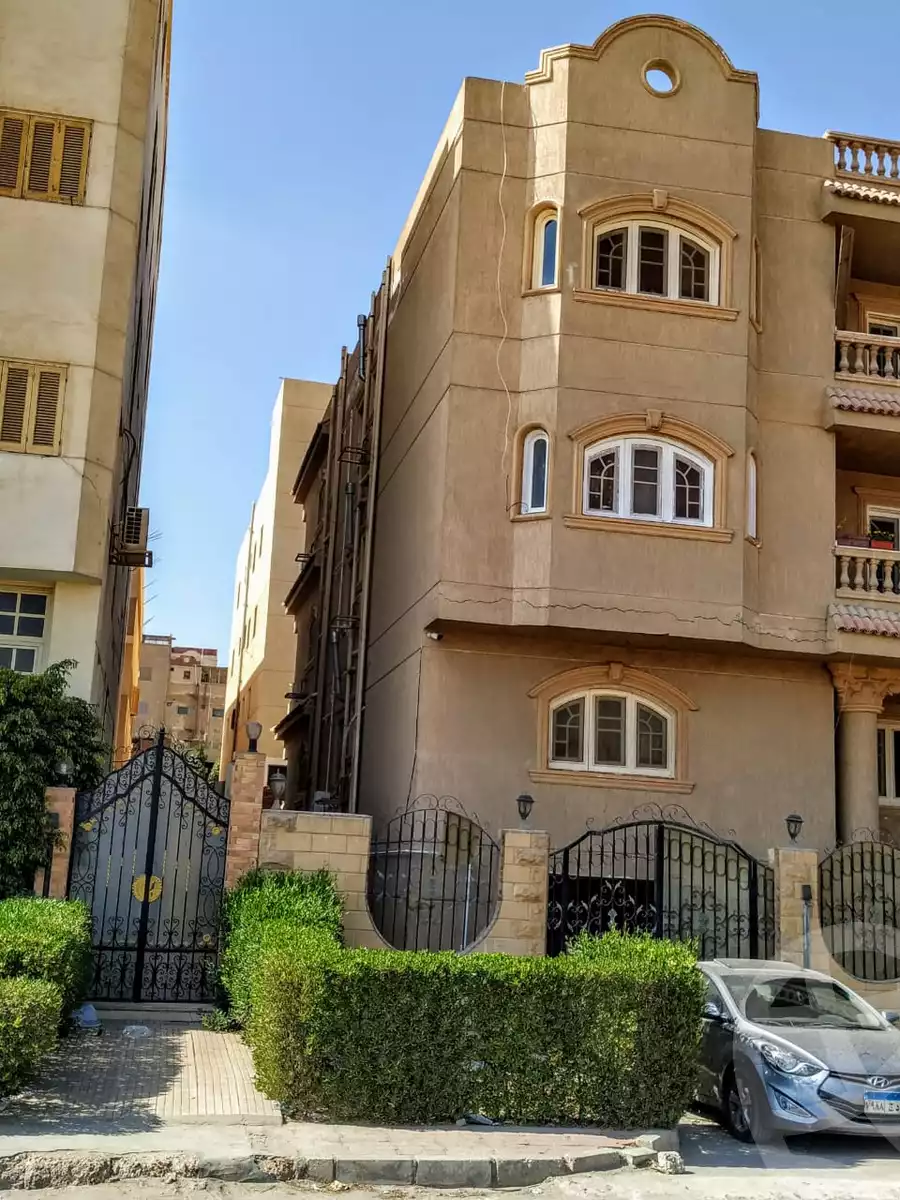 https://aqarmap.com.eg/en/listing/6535830-for-sale-cairo-6th-of-october-el-ahyaa-neighborhood-4th-district-no-7