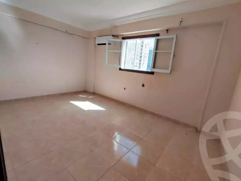 https://aqarmap.com.eg/en/listing/6549022-for-sale-alexandria-el-asafra-l-sfr-bhry-edrees-st