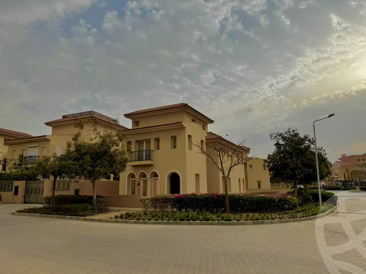 https://aqarmap.com.eg/ar/listing/6558347-for-sale-cairo-new-cairo-compounds-hyde-park-centre-ville-hyde-park