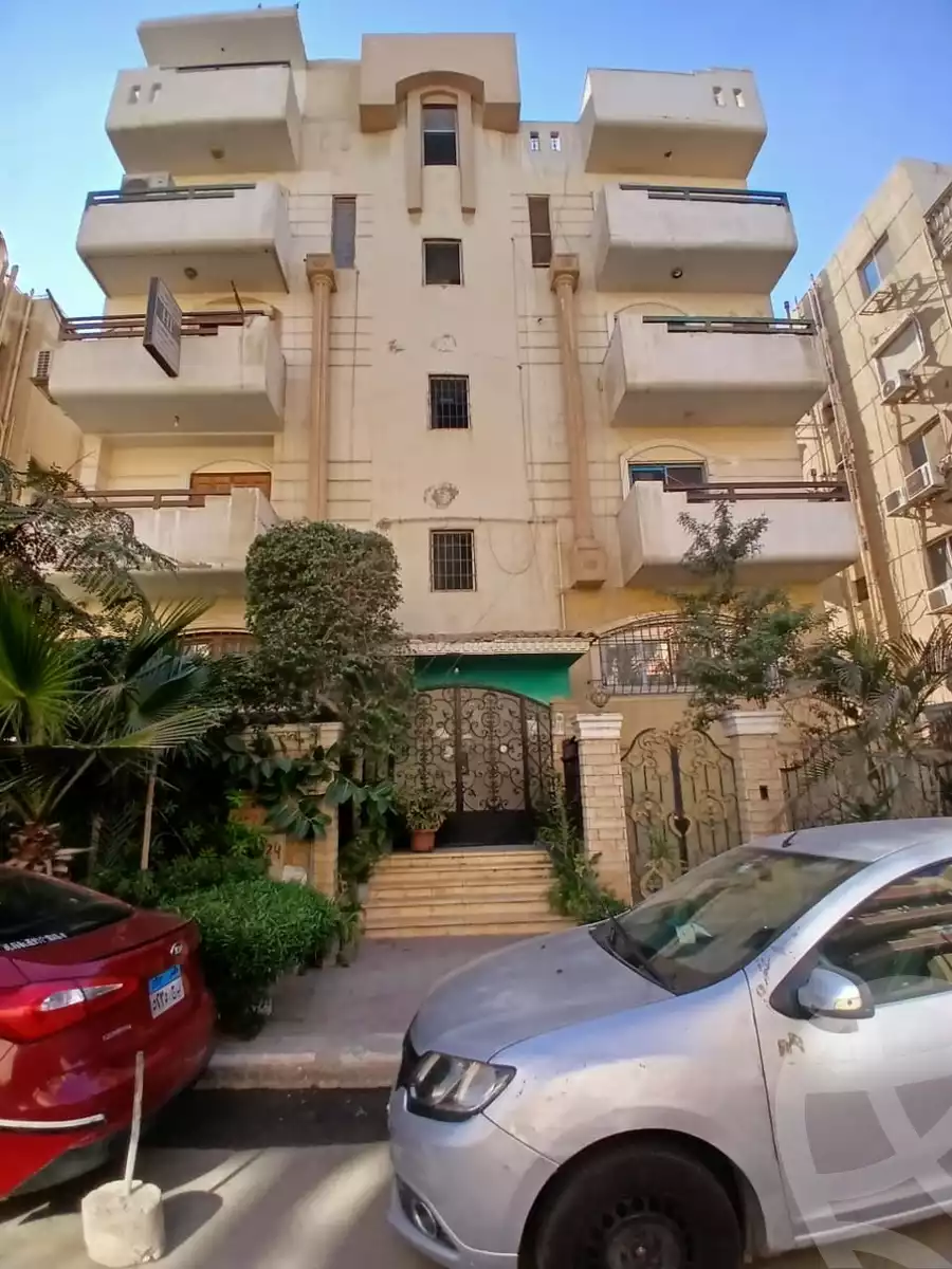 https://aqarmap.com.eg/ar/listing/6580398-for-sale-cairo-6th-of-october-el-ahyaa-neighborhood-1st-al-maahad