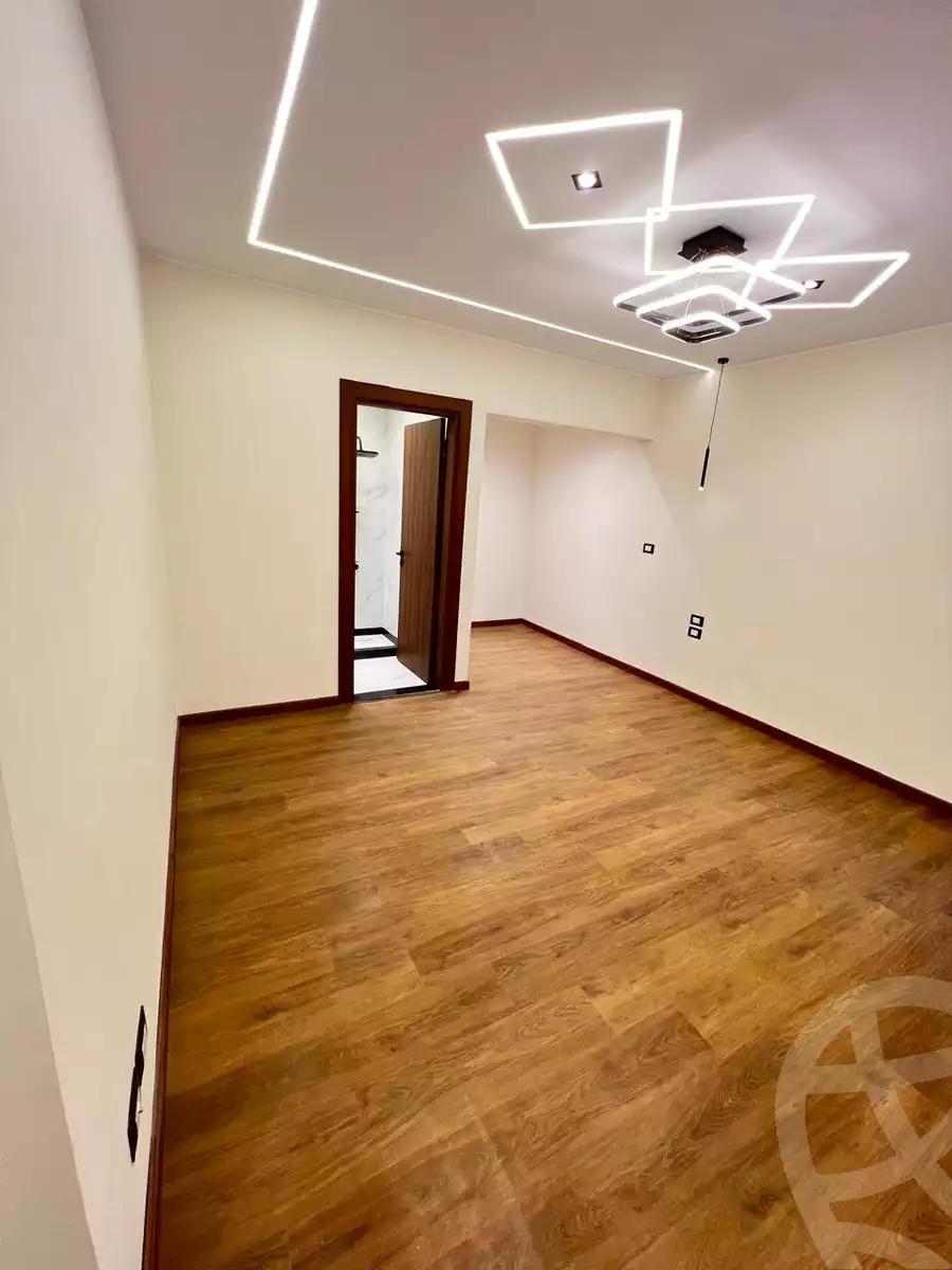 https://aqarmap.com.eg/ar/listing/6587582-for-sale-cairo-new-cairo-lrhb-city-phase-5-talaat-mostafa-st