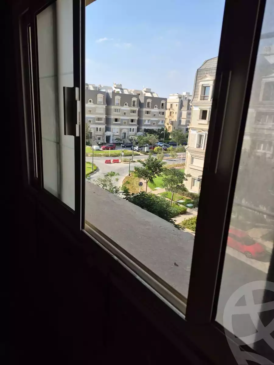 https://aqarmap.com.eg/ar/listing/6590073-for-sale-cairo-new-cairo-compounds-mountain-view-hyde-park