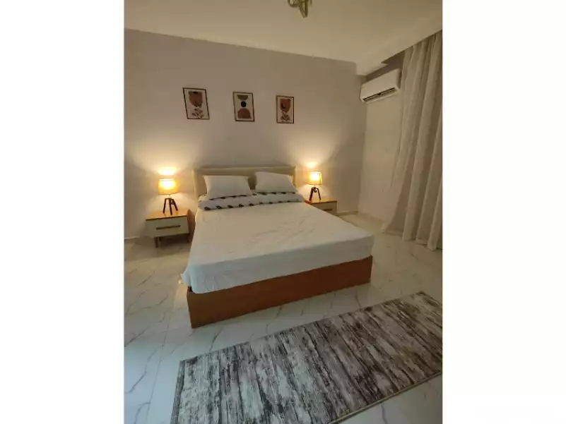 https://aqarmap.com.eg/ar/listing/6594464-for-rent-cairo-new-cairo-compounds-hyde-park-centre-ville-hyde-park
