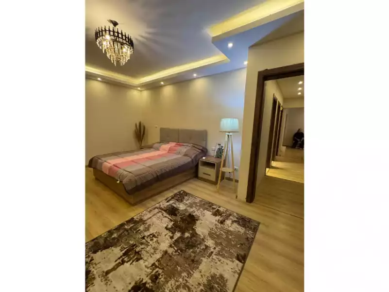 https://aqarmap.com.eg/ar/listing/6595481-for-rent-cairo-new-cairo-lrhb-city-phase-5-talaat-mostafa-st