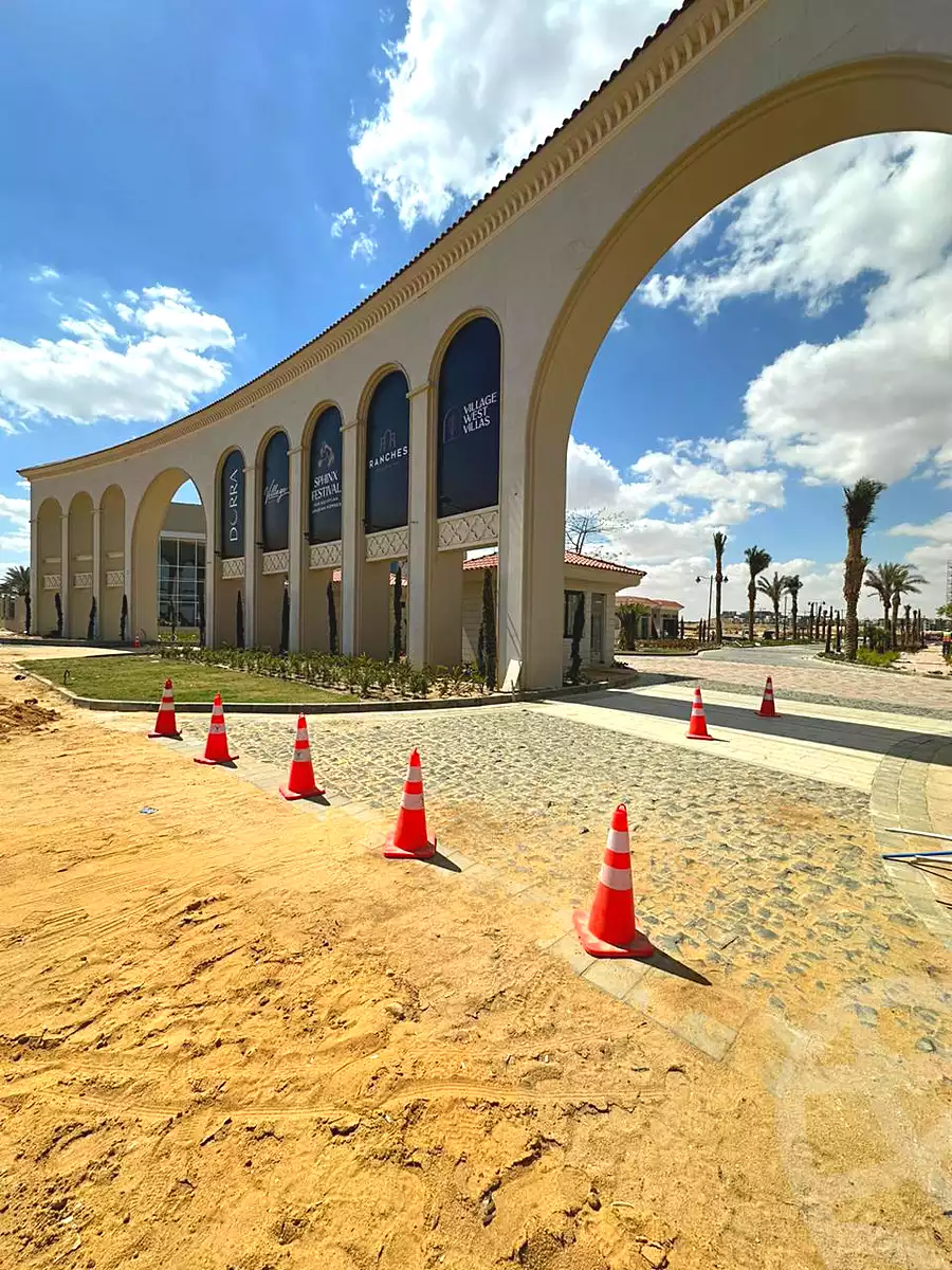 https://aqarmap.com.eg/ar/listing/6603752-for-sale-cairo-el-sheikh-zayed-city-compounds-kmbwnd-fyldj-wyst-dr-llttwyr