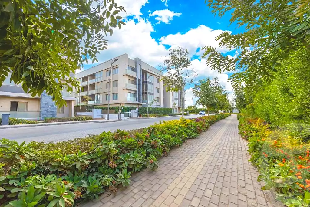 https://aqarmap.com.eg/en/listing/6605791-for-sale-cairo-new-cairo-compounds-galleria-moon-valley