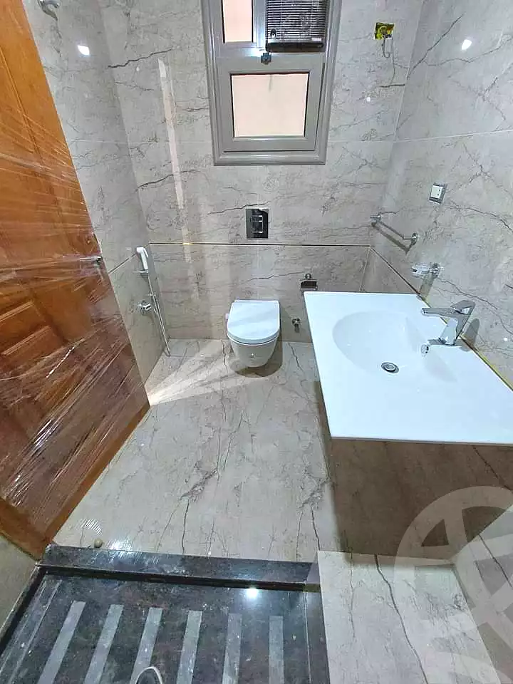https://aqarmap.com.eg/ar/listing/6611320-for-rent-cairo-new-cairo-compounds-mwntn-fyw-y-syty-creek-park-mountain-view-icity