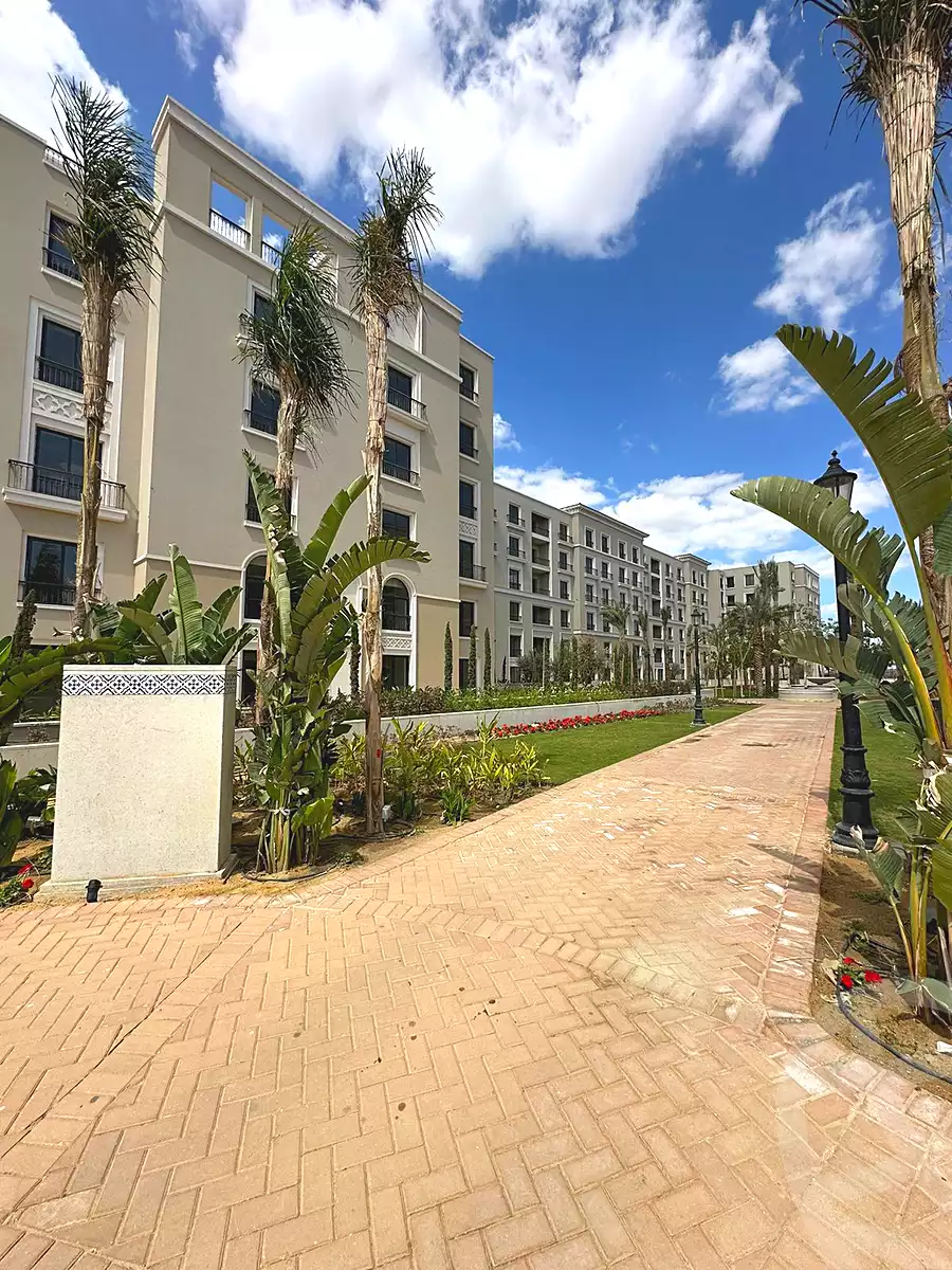 https://aqarmap.com.eg/en/listing/6618681-for-sale-cairo-el-sheikh-zayed-city-compounds-kmbwnd-fyldj-wyst-dr-llttwyr