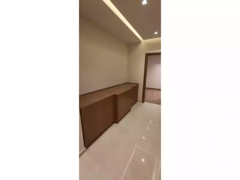 https://aqarmap.com.eg/ar/listing/6633906-for-rent-cairo-new-cairo-compounds-lakeview-residence