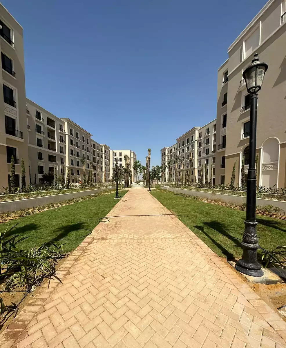 https://aqarmap.com.eg/en/listing/6637560-for-sale-cairo-el-sheikh-zayed-city-compounds-kmbwnd-fyldj-wyst-dr-llttwyr