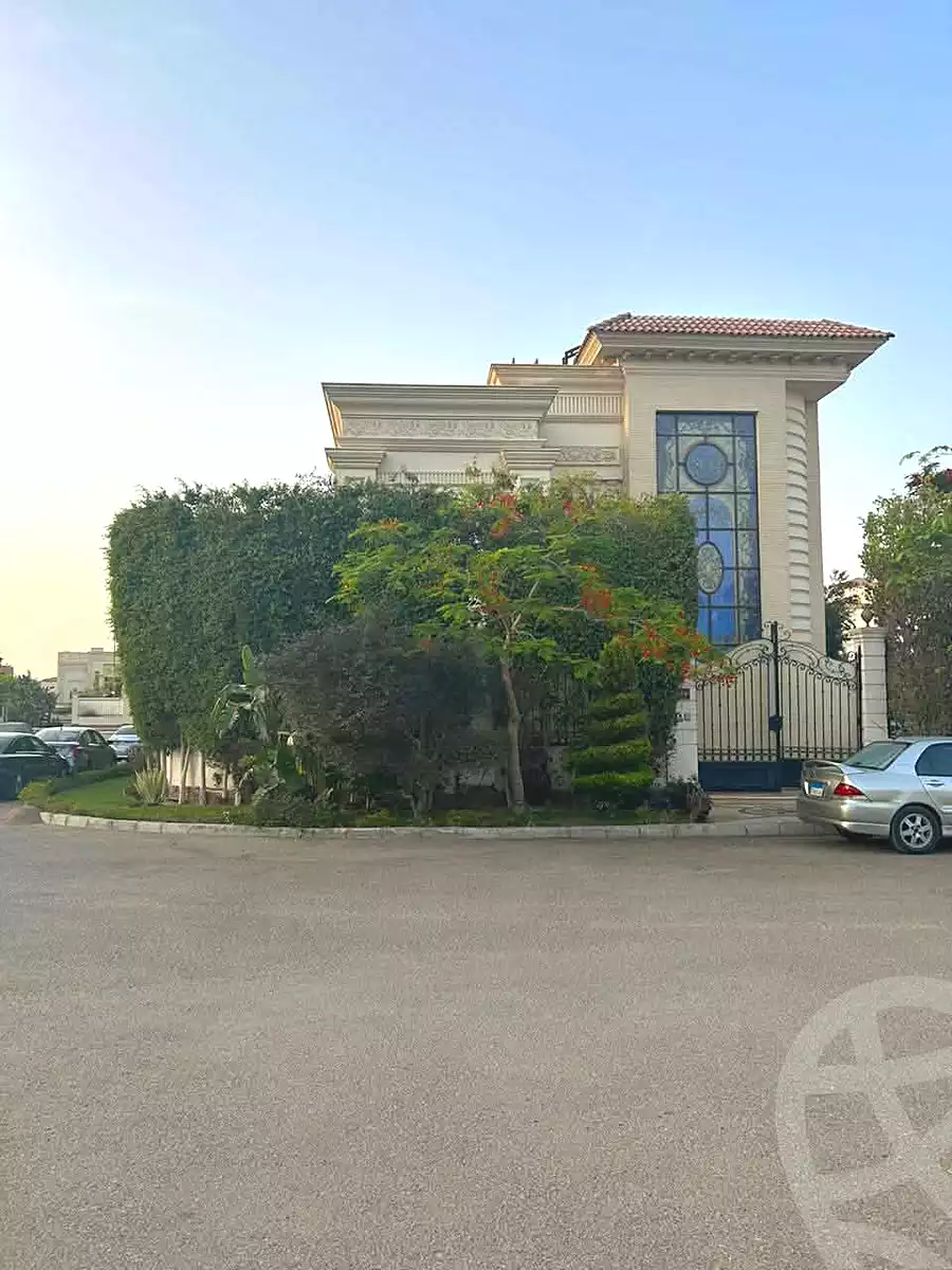 https://aqarmap.com.eg/en/listing/6659935-for-sale-cairo-el-sheikh-zayed-city-compounds-royal-city