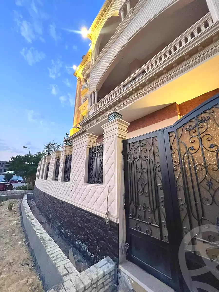 https://aqarmap.com.eg/ar/listing/6667987-for-sale-cairo-new-cairo-ganob-el-akadamiya-south-academy-d-abbas-mahmoud-el-akad-st