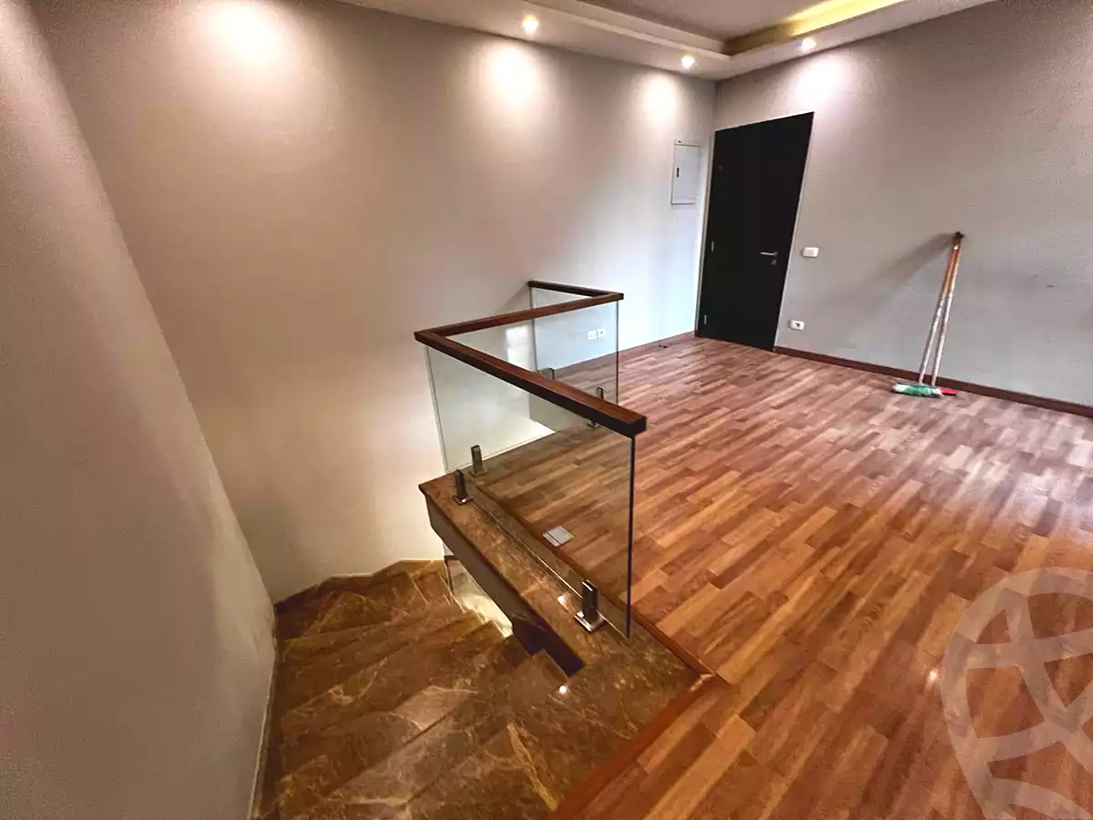 https://aqarmap.com.eg/ar/listing/6670816-for-rent-cairo-el-sheikh-zayed-city-compounds-kmbwnd-wyst-twn-swdyk