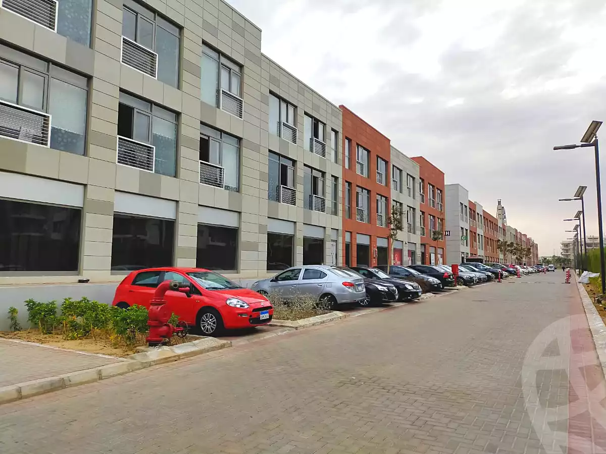 https://aqarmap.com.eg/ar/listing/6674120-for-sale-cairo-el-sheikh-zayed-city-compounds-the-courtyard-mall-dorra