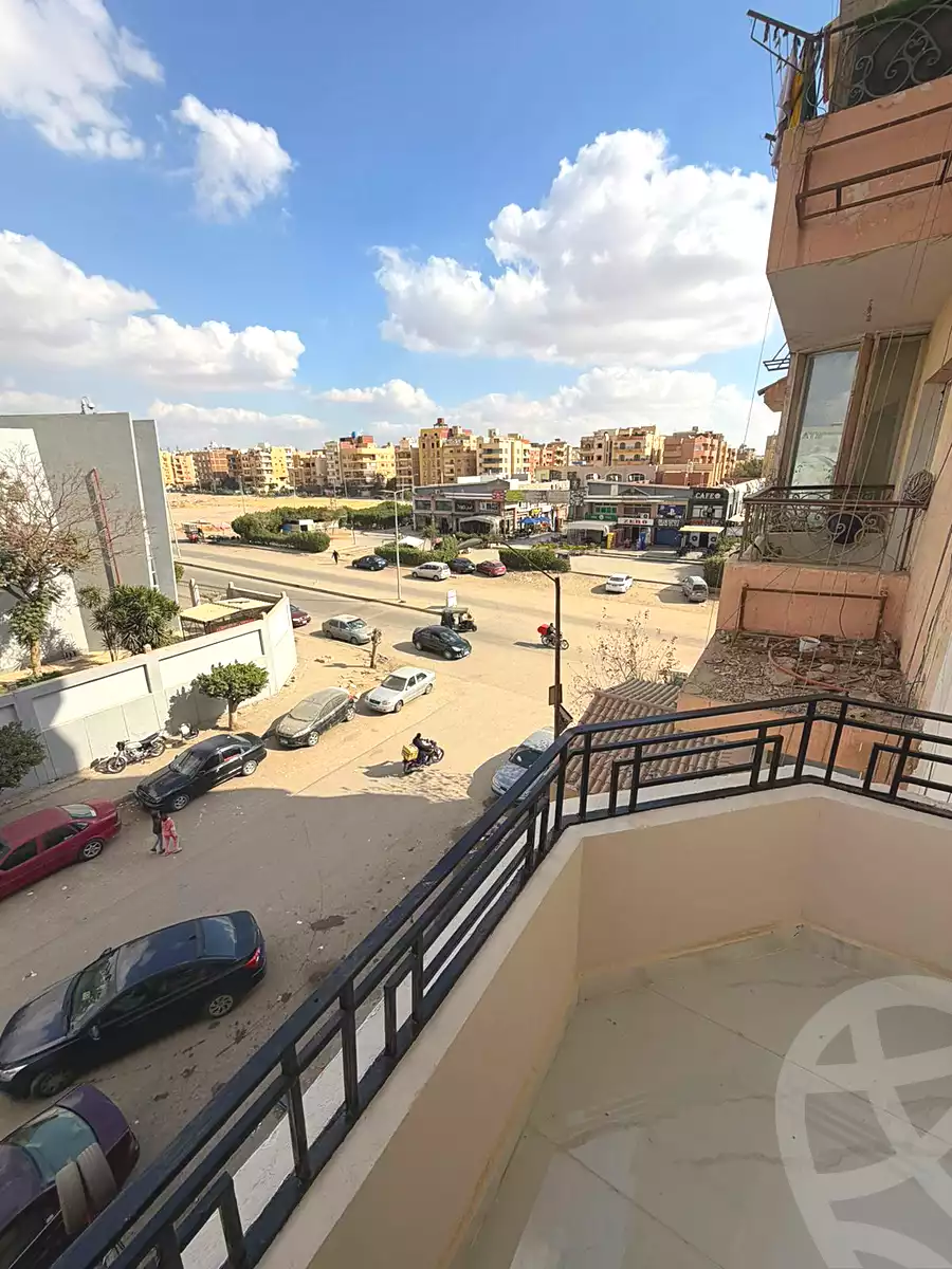 https://aqarmap.com.eg/ar/listing/6687293-for-sale-cairo-6th-of-october-el-ahyaa-neighborhood-2nd-divided-from-al-kafrawei-st