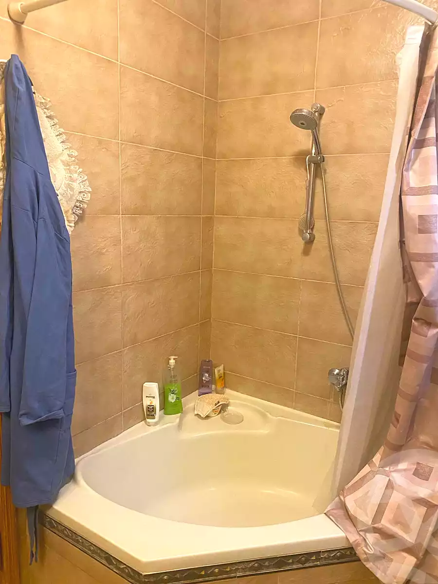 https://aqarmap.com.eg/en/listing/6687878-for-sale-cairo-el-sheikh-zayed-city-compounds-hadayek-el-mohandiseen
