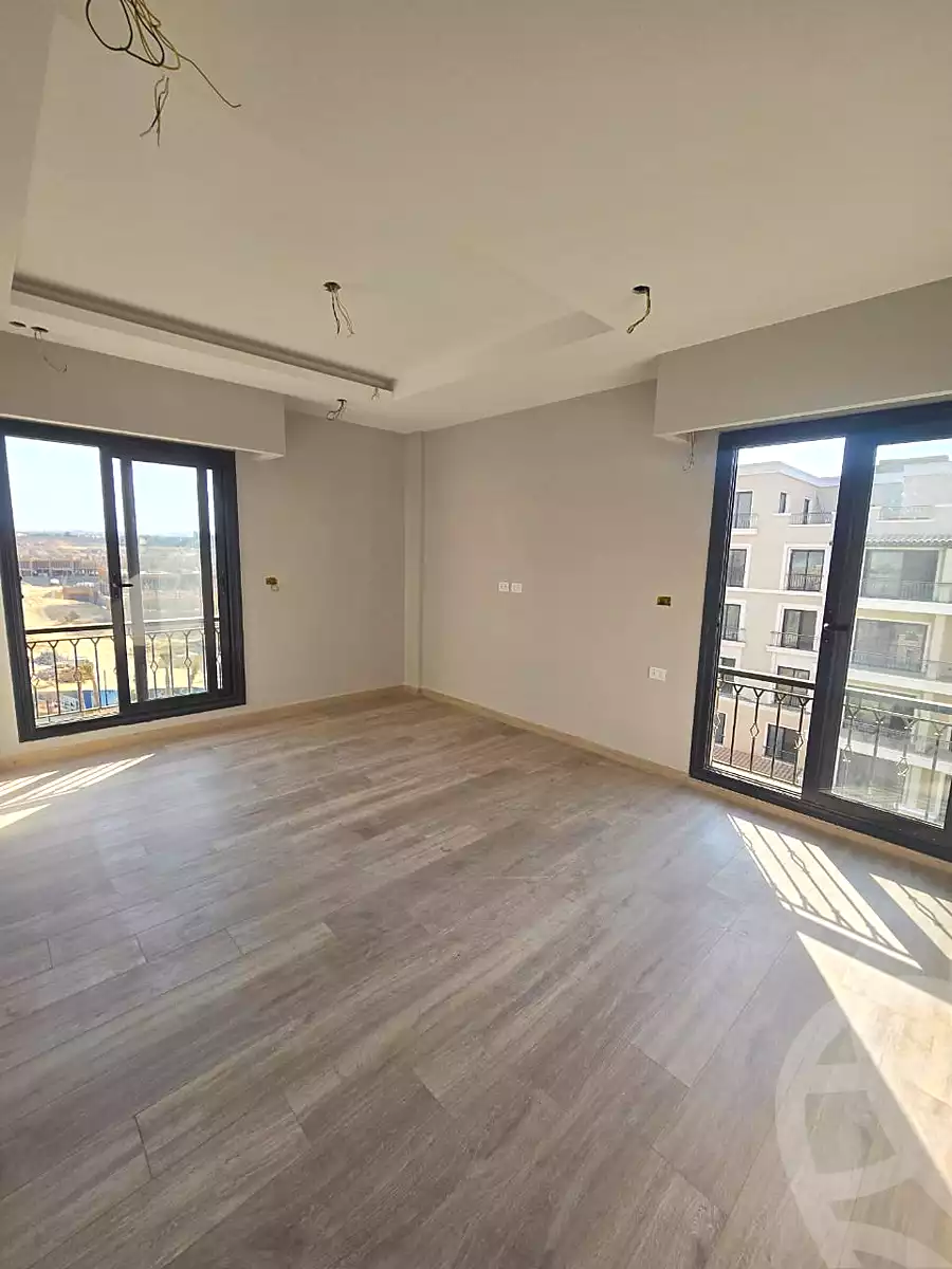 https://aqarmap.com.eg/ar/listing/6693738-for-sale-cairo-el-sheikh-zayed-city-compounds-kmbwnd-fyldj-wyst-dr-llttwyr