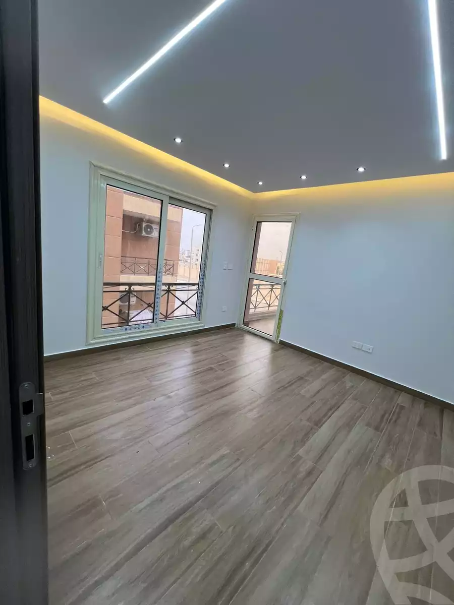 https://aqarmap.com.eg/ar/listing/6694215-for-sale-cairo-el-sheikh-zayed-city-compounds-el-khamayel