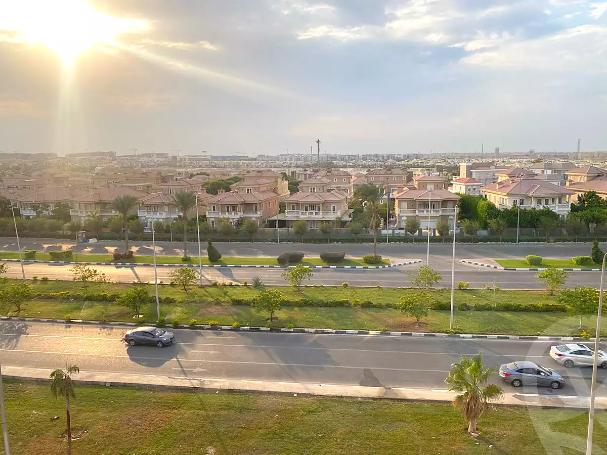 https://aqarmap.com.eg/ar/listing/6698466-for-sale-cairo-new-cairo-ganob-el-akadamiya-orouba-axis