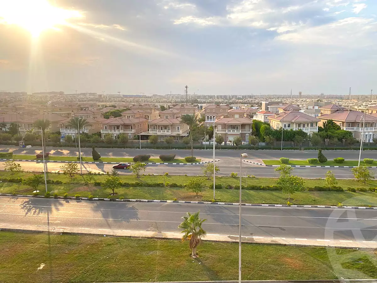 https://aqarmap.com.eg/ar/listing/6698482-for-sale-cairo-new-cairo-ganob-el-akadamiya-orouba-axis